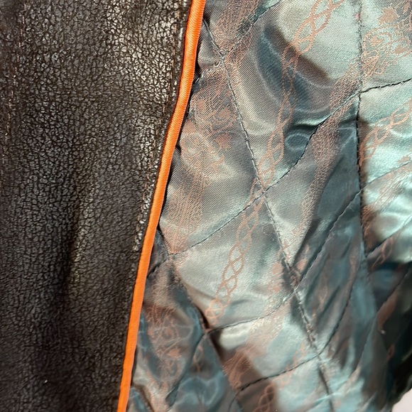 Danier brown women’s leather jacket size large.  Quilt lining - Picture 13 of 17